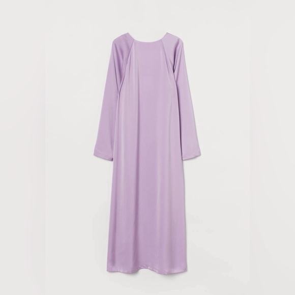 H&M Dresses & Skirts - H&M Satin lilac dress